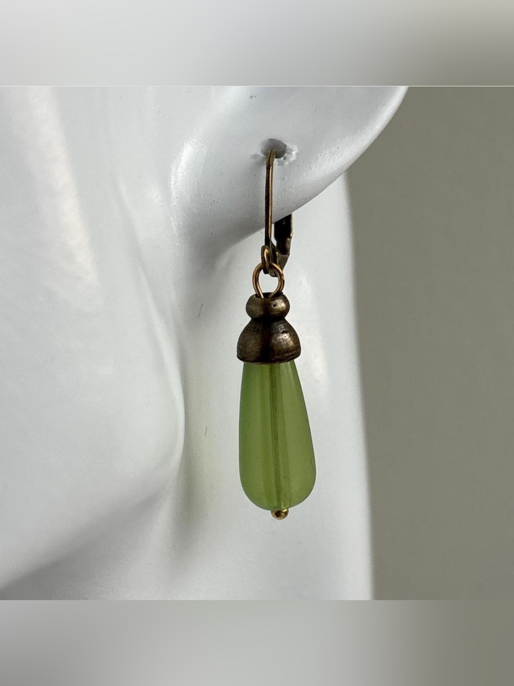 Green Teardrop Dangle Earrings M1846 - Picture 2 of 4
